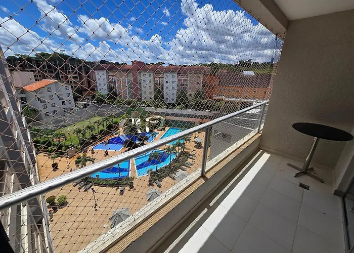Apto Em Rio Quente Com Ampla Area De Lazer E Linda Vista