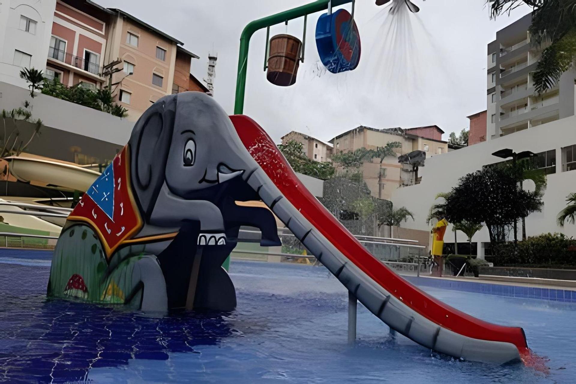 Apto Em Com Ampla Area De Lazer E Linda Vista * Rio Quente