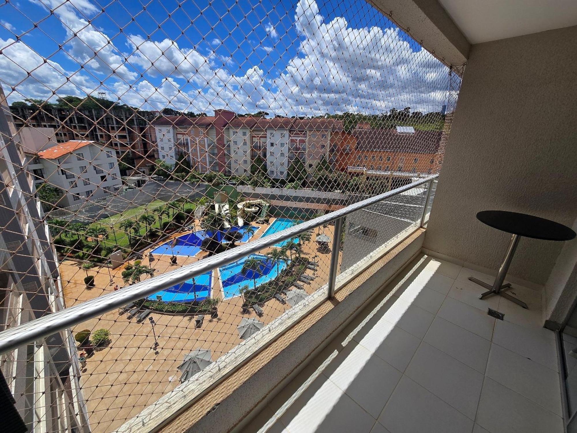 Apto Em Com Ampla Area De Lazer E Linda Vista Rio Quente